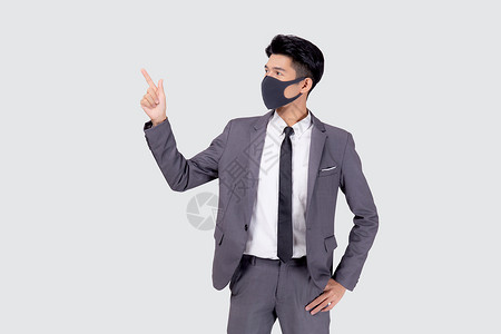 口罩脸肖像年轻的亚洲商务人士穿着西装 戴着面罩保护 covid19 在白色背景下被隔离 商务人士展示和展示 大流行冠状病毒检疫 新常态背景