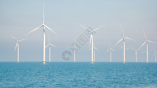 海上风车公园 有暴云和蓝天 海中风车公园公园场地活力技术环境生态植物涡轮机力量发电机背景图片