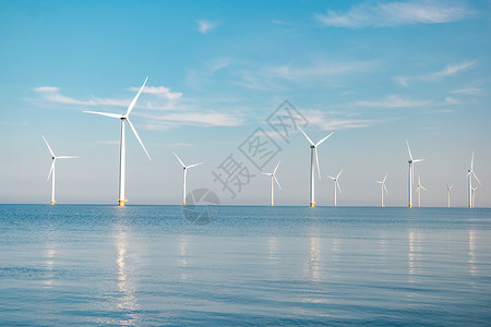 海上风车公园 有暴云和蓝天 海中风车公园农场天空涡轮场地蓝色生态环境植物活力发电机背景图片