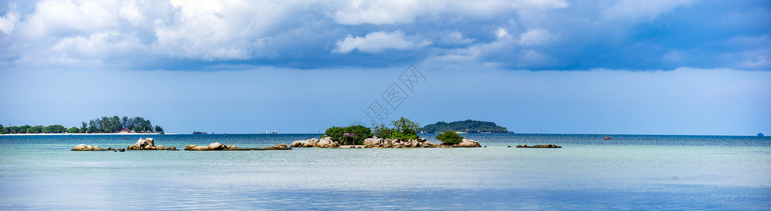 宾坦岛全景 天空蓝蓝 海水清澈 岛屿丰饶高清图片