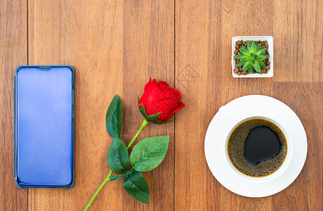 白咖啡和红玫瑰 配有手机情人节概念杯子咖啡杯咖啡空间小样电话饮料玫瑰咖啡店背景图片
