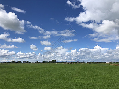斯奈克周围多云的弗里斯人风景风车农田绿色高清图片