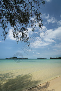 柬埔寨西哈努克维尔附近的高塔基辅岛长滩海滩海岸天堂热带晴天海岸线黄沙背景图片