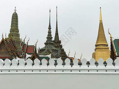 曼谷大王宫城市金子尖塔背景图片