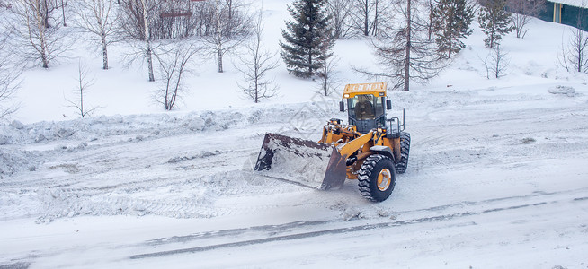 清扫和清理城市道路 以摆脱冬季的积雪工作行动刮刀天气打扫推土机车轮服务运输清洁工背景