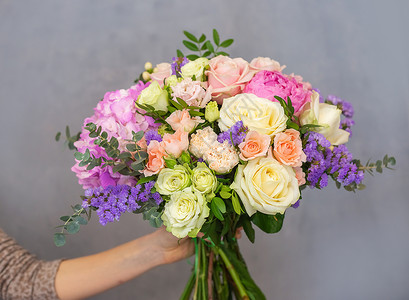 网上花店素材近距离观看一束美丽的花束 混合合唱的花朵背景