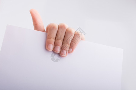 手持纸广告牌空白手指卡片办公室边界笔记白色床单公告背景图片