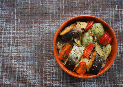 蔬菜的鱼盘牛扒土豆餐厅美味美食盘子正方形食品炙烤午餐背景图片
