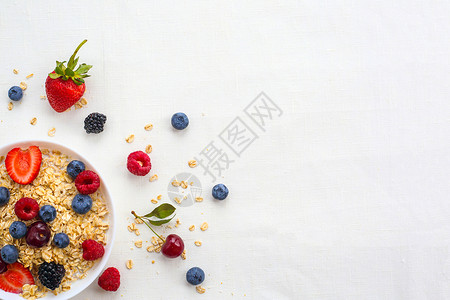 蓝莓牛奶燕麦粥加浆果饮食稀饭牛奶覆盆子粮食营养健康美食麦片水果背景