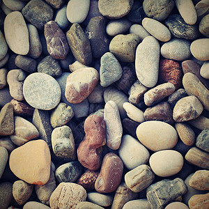 海滩上的海边美丽多彩的石头材料收藏花岗岩卵石团体巨石花园鹅卵石橙子工作室背景图片