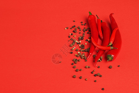 食物和香料 红辣椒和红底的辣椒锅背景图片