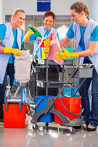 商业清洁工一起做这个工作女性地面女士人员保洁员女工女佣团队服务走廊擦拭高清图片素材