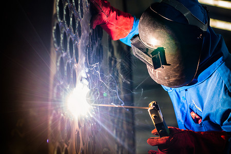 在工业工厂工作的焊接工工具工人建造面具安全生产金属工程场所植物工作场所安全高清图片素材