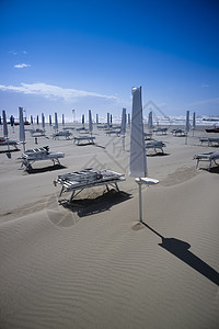 秋天的海滩维亚雷吉奥沙漠气候海岸旅游假期雨伞太阳支撑地平线天气背景图片