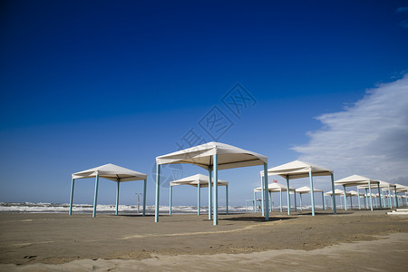 维亚雷格吉奥海滩的观赏凉亭季末太阳小屋庇护所气候假期天气旅游孤独背景图片