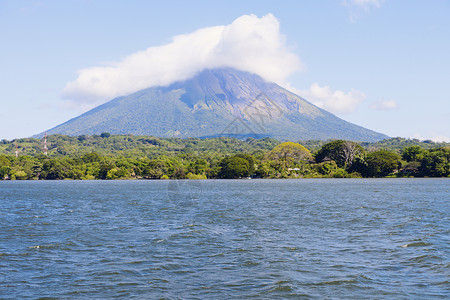 尼加拉瓜奥梅特佩岛蓝色火山旅行地标天空全景市中心背景图片