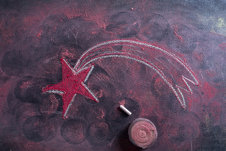 红星月光黑板装饰品庆典反射粉笔红色背景图片