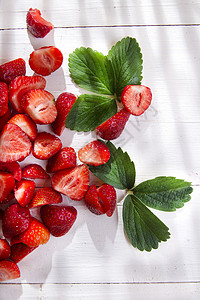 小草莓块数红色健康叶子食物团体白色水果背景图片