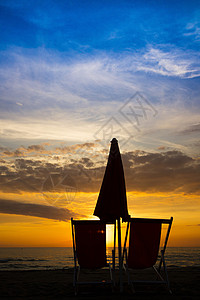 冬季海季节椅子天空蓝色海岸日落季节性地平线太阳阳光背景图片