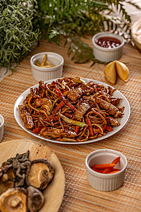 中国菜菜单餐厅食物筷子面条美食棕色油炸盘子桌子主菜背景图片
