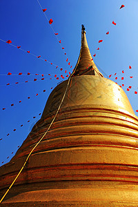 寺庙的大金塔 萨凯特拉查宝塔文化佛塔吸引力佛教徒历史天空宗教旅行交通背景图片
