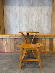 在咖啡厅装饰的木椅子咖啡店家具酒吧海报阁楼商业房间咖啡建筑学背景图片