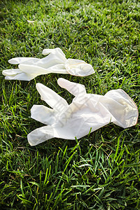 投掷在地面的可处置抗科罗纳病毒手套感染疾病垃圾橡皮塑胶卫生背景图片