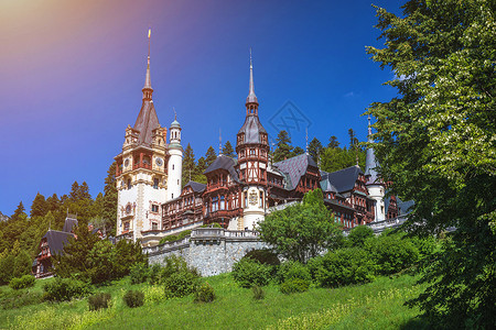 罗马尼亚佩莱斯城堡 欧洲喀尔巴阡山脉西纳亚地标点的著名皇家城堡和装饰花园 非常美丽观光住宅吸引力据点遗产山脉纪念碑森林文化建筑旅游高清图片素材