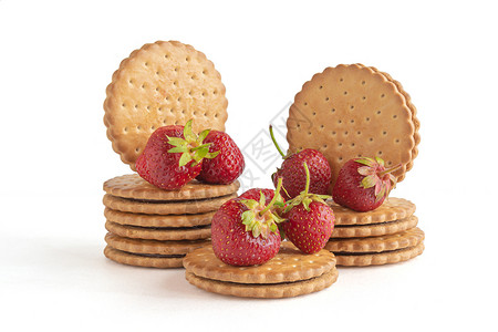 成熟情人的曲奇饼和浆果 在白色背景上孤立的项目背景图片