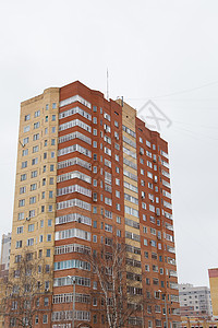 高层住宅建筑带阳台的红黄砖高层住宅天空窗户世界全景高楼建筑学商业建筑物金融抵押背景