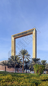 阿联酋迪拜 2018 年 12 月 25 日都市主义背景 阿联酋 迪拜框架透视图 阿拉伯联合酋长国著名的地标城市公园奢华街道酒店背景图片