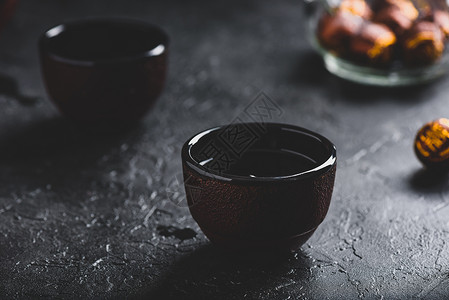 茶碗中的红茶杯子浸泡热饮食物厨房开水茶壶饮食花草玻璃背景图片