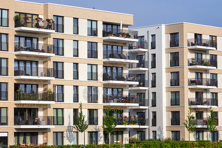 在新的住宅区建造现代公寓楼 新建住宅区高清图片
