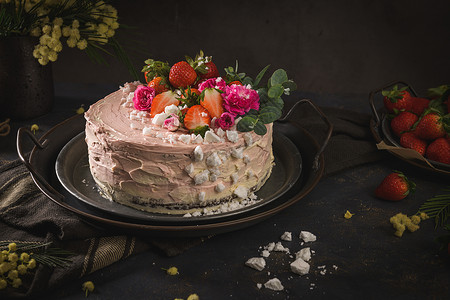 结霜甜草莓蛋糕奶油浆果饼干水果甜点花朵巧克力香草面包美食背景