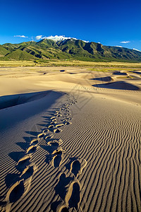 科罗拉多大沙丘国家公园国家合作社沙漠远足远足者山峰冒险旅行日出风景背景图片