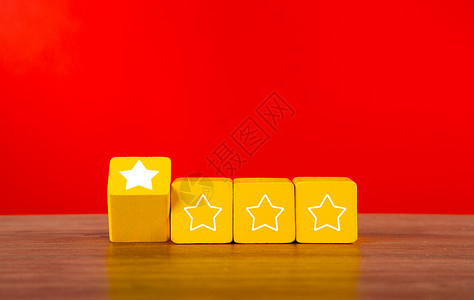 木制立方体 四颗星中有一颗背景图片