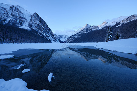 冰丝凉席湖湖曲水冬季山脉仙境曲棍球日出风景假期雪鞋季节国家公园背景