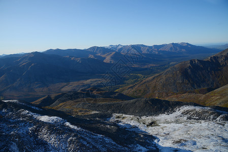 Yykon山顶峰育空公园天空地区风景苔原地形高清图片