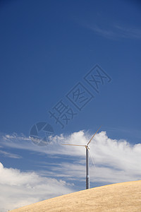 风力涡轮机天空黄色农场蓝色白色工业爬坡涡轮风车力量背景图片