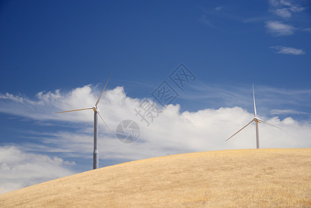 风力涡轮机技术螺旋桨场地农场力量涡轮天空生产黄色爬坡背景图片