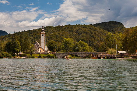 斯洛文尼亚博欣吉湖和桥梁之景旅行天空风景国家绿色环境教会旅游蓝色背景图片