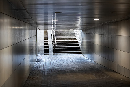 出口隧道地下通道和日光下楼梯街道高清图片素材
