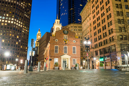波士顿旧州立大厦在马萨诸塞州兴起职场旅行市中心蓝色摩天大楼历史景观中心天际天空背景
