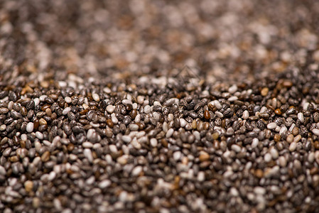特写原 未加工 干燥的黑沙粒种子健康棕色黑色粮食食物营养白色宏观背景图片