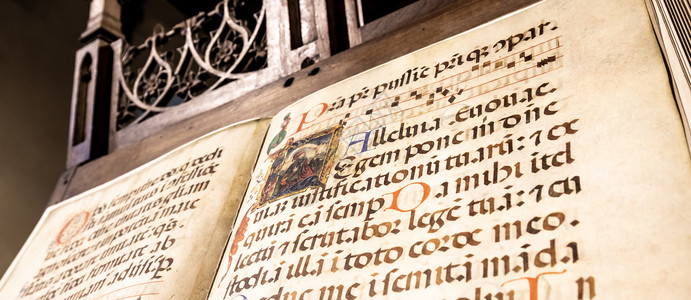 带有古代书法的古董中世纪手稿材料宏观纹理乡村历史性剪贴簿写作历史床单文档背景图片