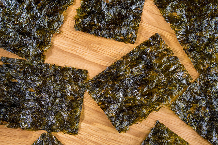 海苔脆片脆皮紫菜海藻特写 日本料理紫菜 干海藻片背景