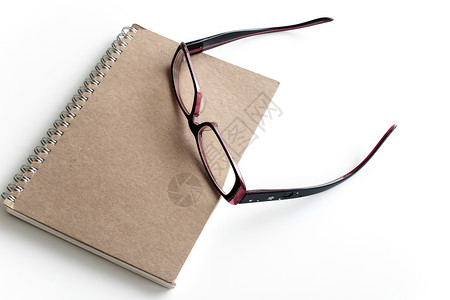 笔记本和眼镜的空白页笔记办公室商业空白螺旋教育日记背景图片
