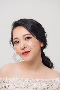 优雅的亚洲年轻女孩时尚照片 发型漂亮白色裙子头发魅力女性背景图片