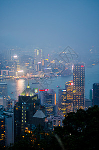 香港在Victoria公园顶端的观景夜景摩天大楼金融城市阴霾顶峰港口建筑学办公室天空特大城市高清图片素材