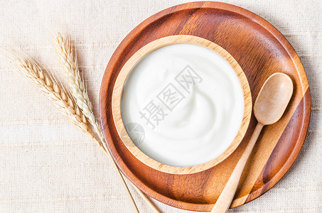 谷物酸奶希腊酸奶在木碗和干麦奶油奶制品香草甜点饮食玻璃燕麦小吃营养麦片背景